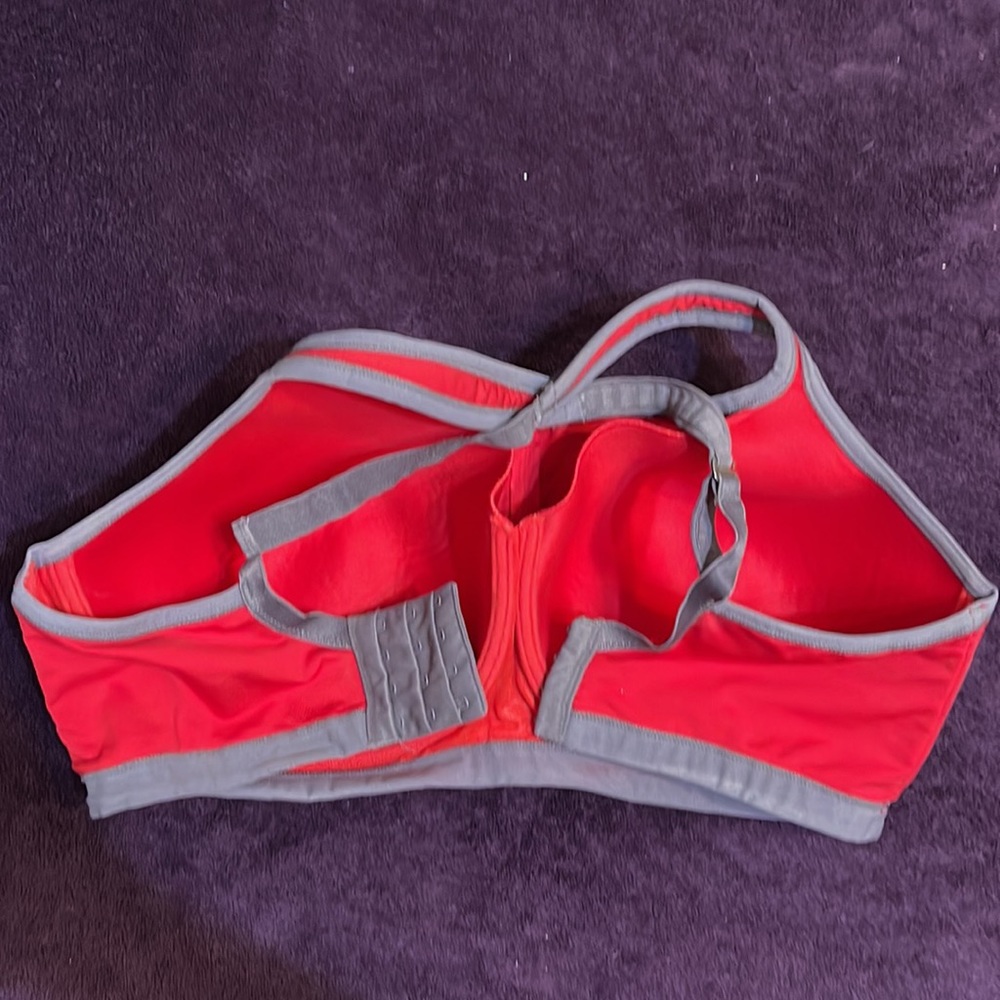 Natori Yogi Underwire Sports Bra (38 DDD/38F) - Picture 6 of 8